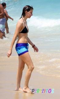 Calista Flockhart feet photo thumbnail