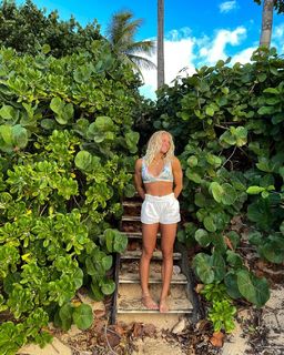 Calyx Hampton feet photo thumbnail