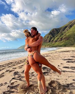 Calyx Hampton feet photo thumbnail