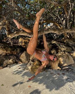 Calyx Hampton feet photo thumbnail