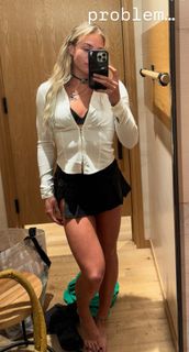 Calyx Hampton feet photo thumbnail