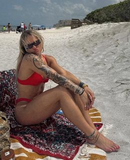 Calyx Hampton feet photo thumbnail