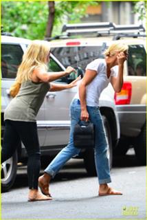 Cameron Diaz feet photo thumbnail