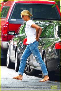 Cameron Diaz feet photo thumbnail