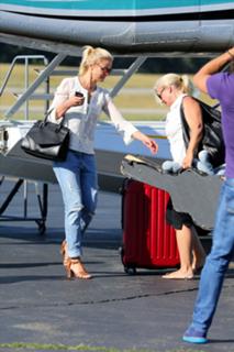 Cameron Diaz feet photo thumbnail