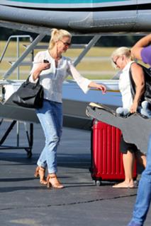Cameron Diaz feet photo thumbnail