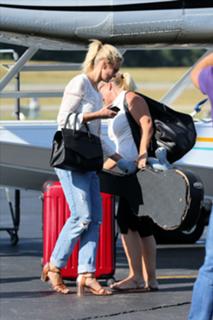 Cameron Diaz feet photo thumbnail
