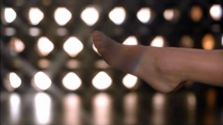 Cameron Diaz feet photo thumbnail