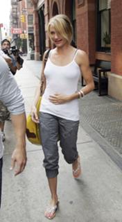Cameron Diaz feet photo thumbnail