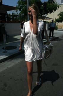 Cameron Diaz feet photo thumbnail