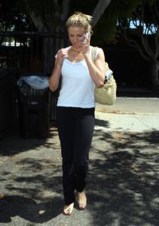 Cameron Diaz feet photo thumbnail