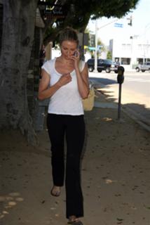Cameron Diaz feet photo thumbnail
