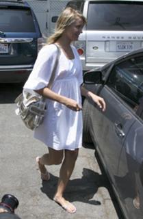 Cameron Diaz feet photo thumbnail