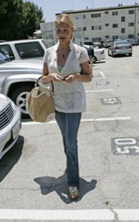 Cameron Diaz feet photo thumbnail