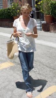 Cameron Diaz feet photo thumbnail