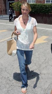 Cameron Diaz feet photo thumbnail
