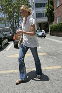 Cameron Diaz feet photo thumbnail