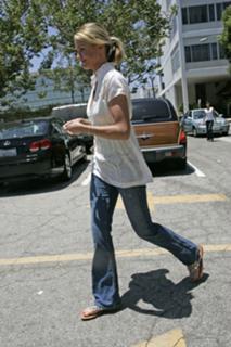 Cameron Diaz feet photo thumbnail