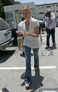 Cameron Diaz feet photo thumbnail