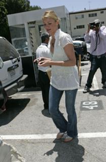 Cameron Diaz feet photo thumbnail