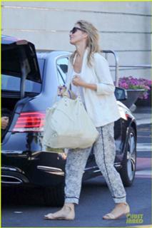 Cameron Diaz feet photo thumbnail