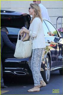 Cameron Diaz feet photo thumbnail