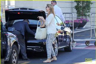 Cameron Diaz feet photo thumbnail