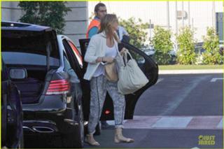 Cameron Diaz feet photo thumbnail