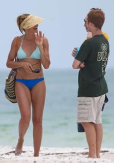 Cameron Diaz feet photo thumbnail