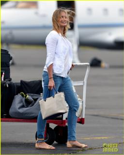 Cameron Diaz feet photo thumbnail