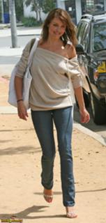 Cameron Diaz feet photo thumbnail