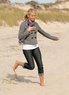 Cameron Diaz feet photo thumbnail