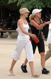 Cameron Diaz feet photo thumbnail