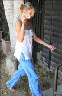Cameron Diaz feet photo thumbnail