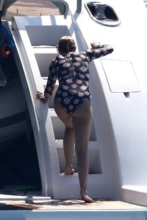 Cameron Diaz feet photo thumbnail
