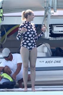 Cameron Diaz feet photo thumbnail