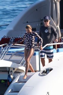 Cameron Diaz feet photo thumbnail