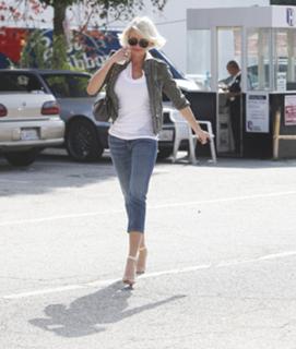 Cameron Diaz feet photo thumbnail