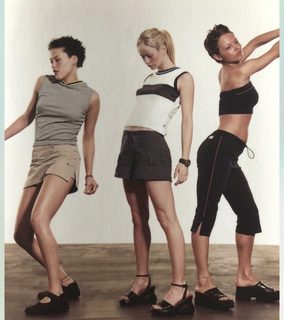 Cameron Richardson feet photo 9