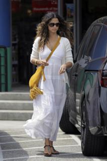Camila Alves feet photo thumbnail