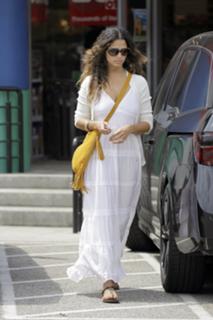 Camila Alves feet photo thumbnail
