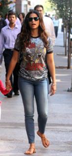 Camila Alves feet photo thumbnail