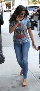 Camila Alves feet photo thumbnail