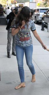 Camila Alves feet photo thumbnail