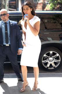 Camila Alves feet photo thumbnail