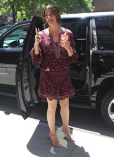 Camila Alves feet photo thumbnail