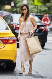 Camila Alves feet photo thumbnail