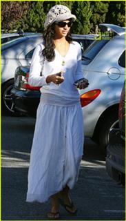 Camila Alves feet photo thumbnail