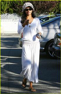 Camila Alves feet photo thumbnail
