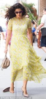 Camila Alves feet photo thumbnail